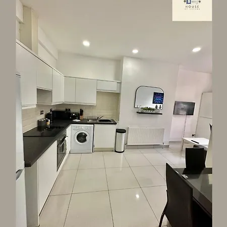 شقة Clarendon Offers Perfect Contractors