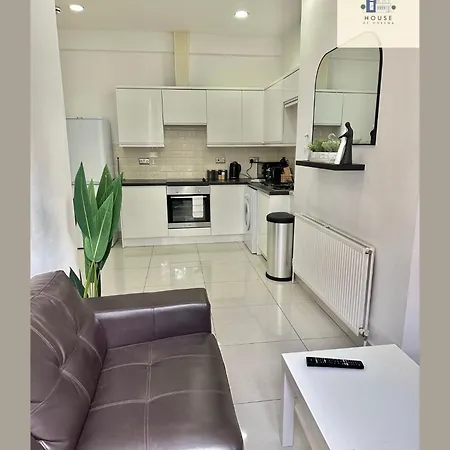 Clarendon Offers Perfect Contractors شقة *